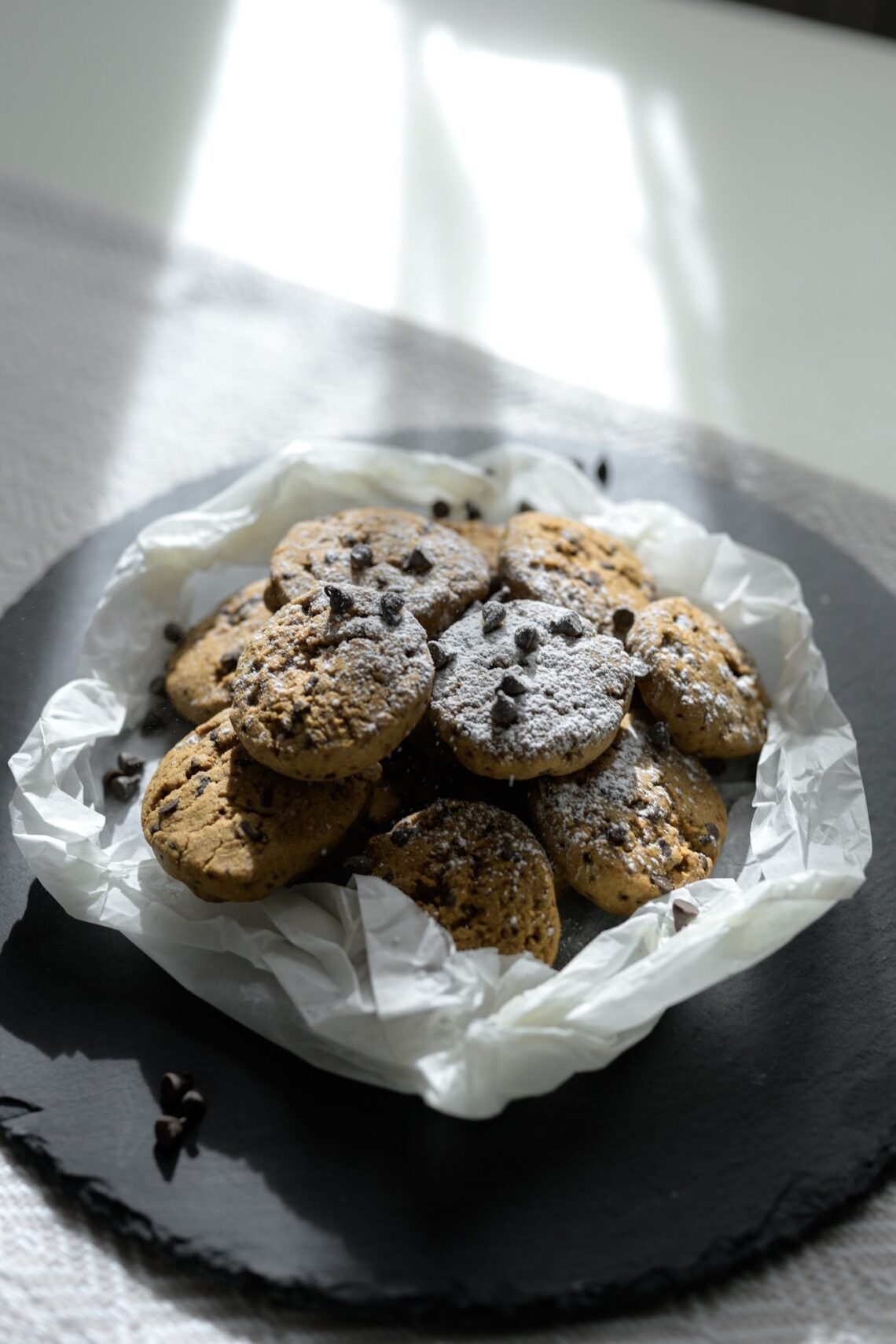 Cookies integrali con farina di riso integrale e di miglio bruno con tante gocce di cioccolato