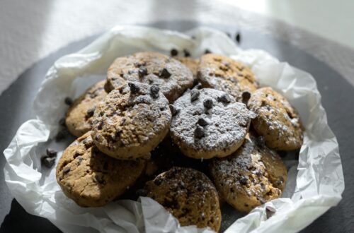 Cookies integrali con farina di riso integrale e di miglio bruno con tante gocce di cioccolato